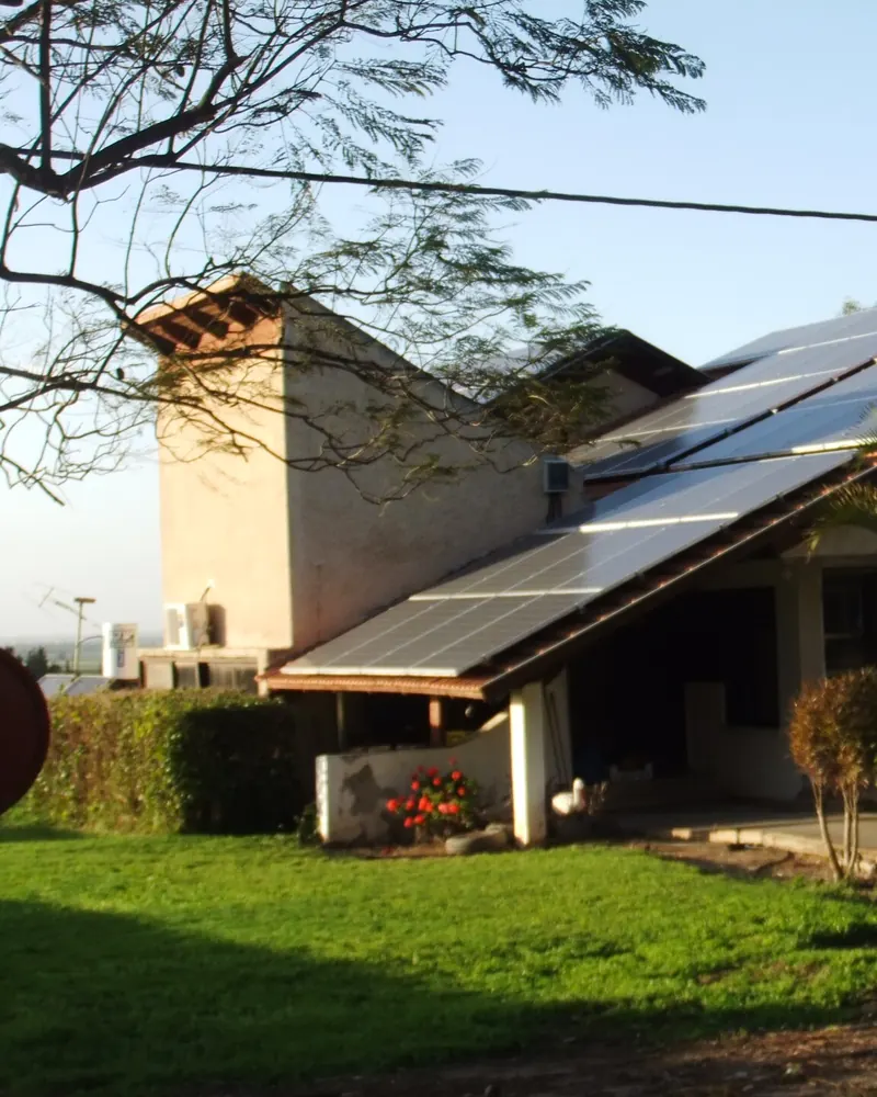 Vivienda de Antonio con paneles solares